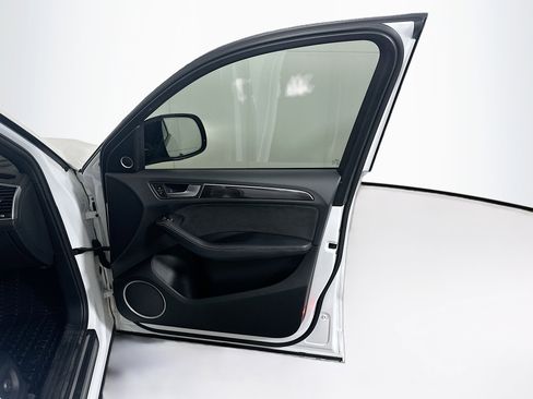 Used 2017 Audi SQ5 Premium Plus w/ Technology Package image 34