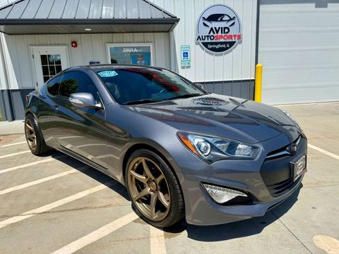 Used 2015 Hyundai Genesis 3.8 RWD image 2