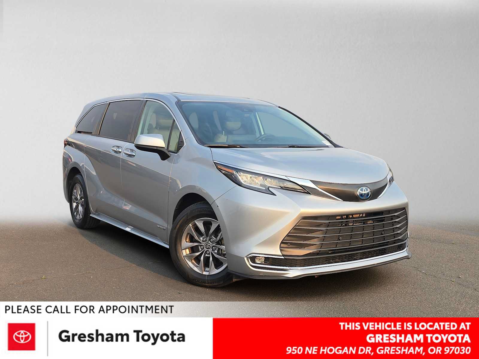 Certified 2021 Toyota Sienna XLE FWD image 1