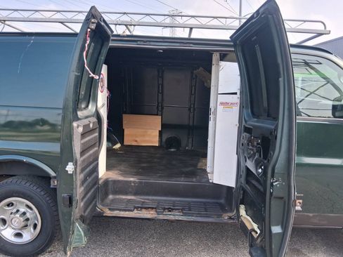 Used 2009 Chevrolet Express 3500 RWD image 10