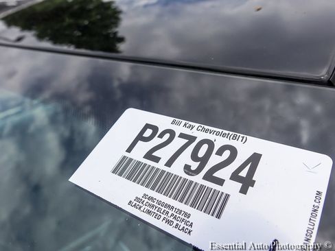 Used 2024 Chrysler Pacifica Limited FWD image 32