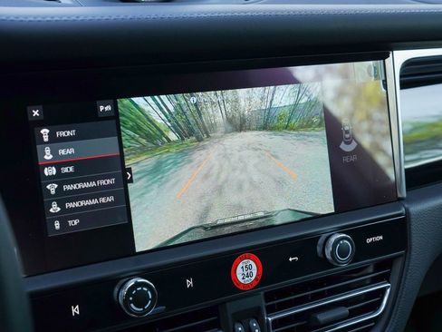 Certified 2026 Porsche Macan image 29