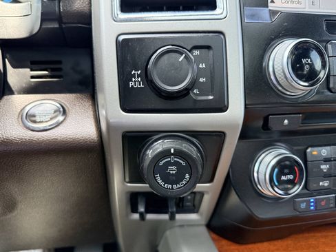 Used 2017 Ford F150 King Ranch w/ Equipment Group 601A Luxury AWD/4WD image 27