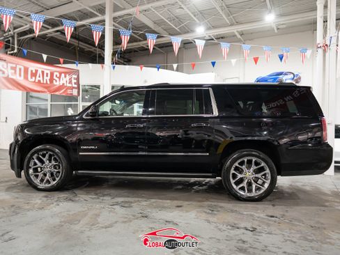 Used 2019 GMC Yukon XL Denali w/ Denali Ultimate Package image 4