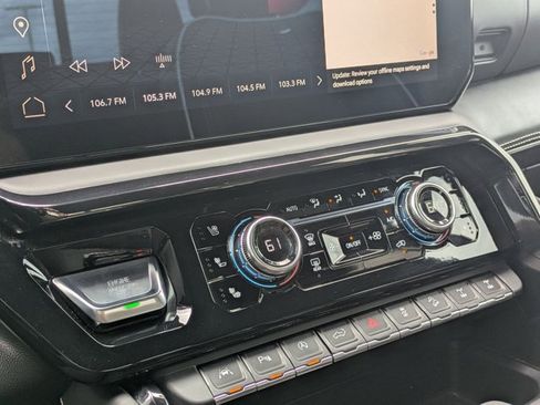 Used 2023 GMC Sierra 1500 AT4X image 13