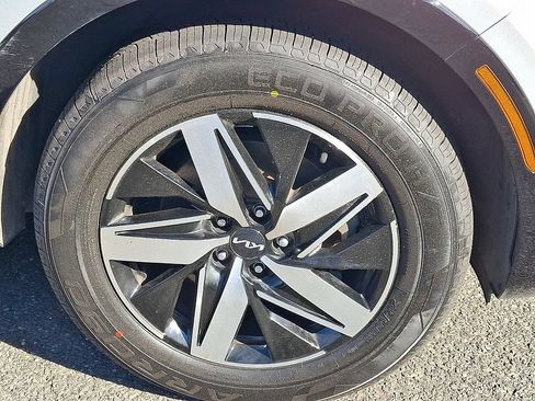 Used 2022 Kia Sorento S FWD image 9