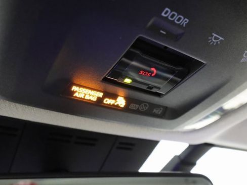 Used 2024 Toyota Prius XLE image 19