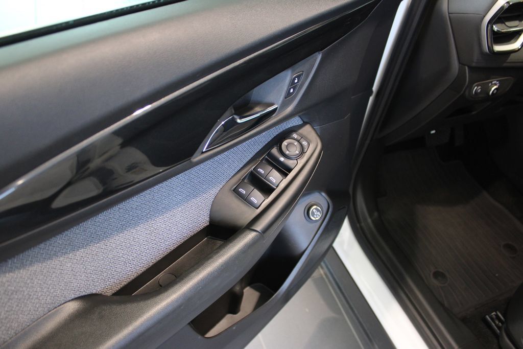 Used 2025 Chevrolet TrailBlazer LT w/ Convenience Package FWD image 28