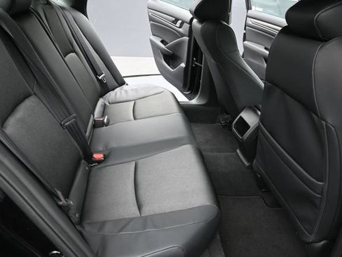 Used 2018 Honda Accord Sport image 25
