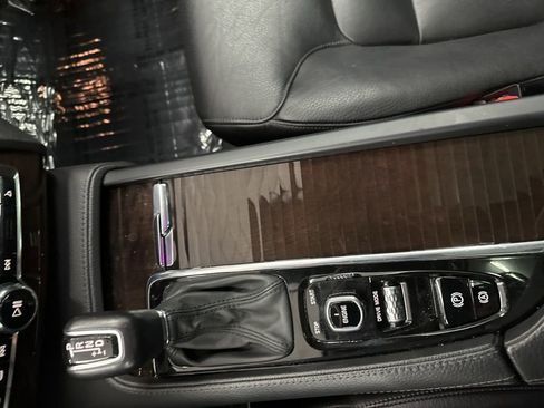 Used 2017 Volvo XC90 T6 Momentum w/ Momentum Plus Package image 15