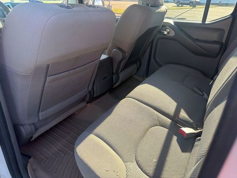 Used 2013 Nissan Frontier SV image 19