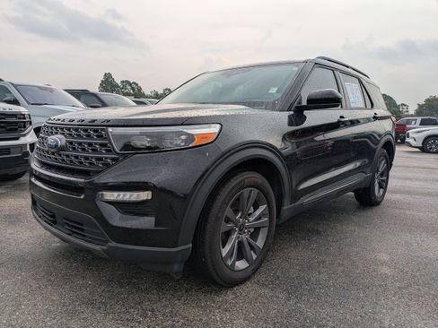 Used 2023 Ford Explorer XLT w/ Equipment Group 202A AWD/4WD image 8
