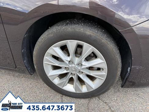 Used 2013 Lexus ES 300h w/ Luxury Pkg FWD image 9