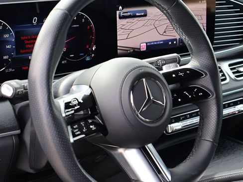 Used 2025 Mercedes-Benz GLS 450 4MATIC image 21