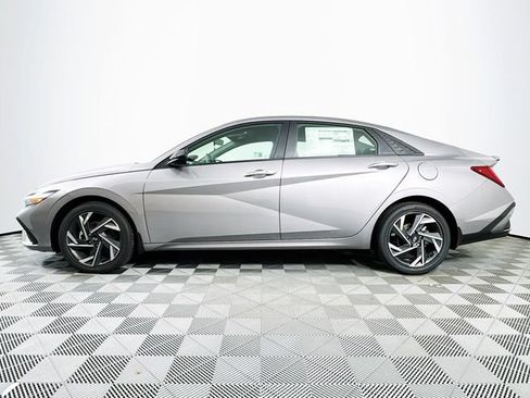 New 2025 Hyundai Elantra SEL FWD image 2