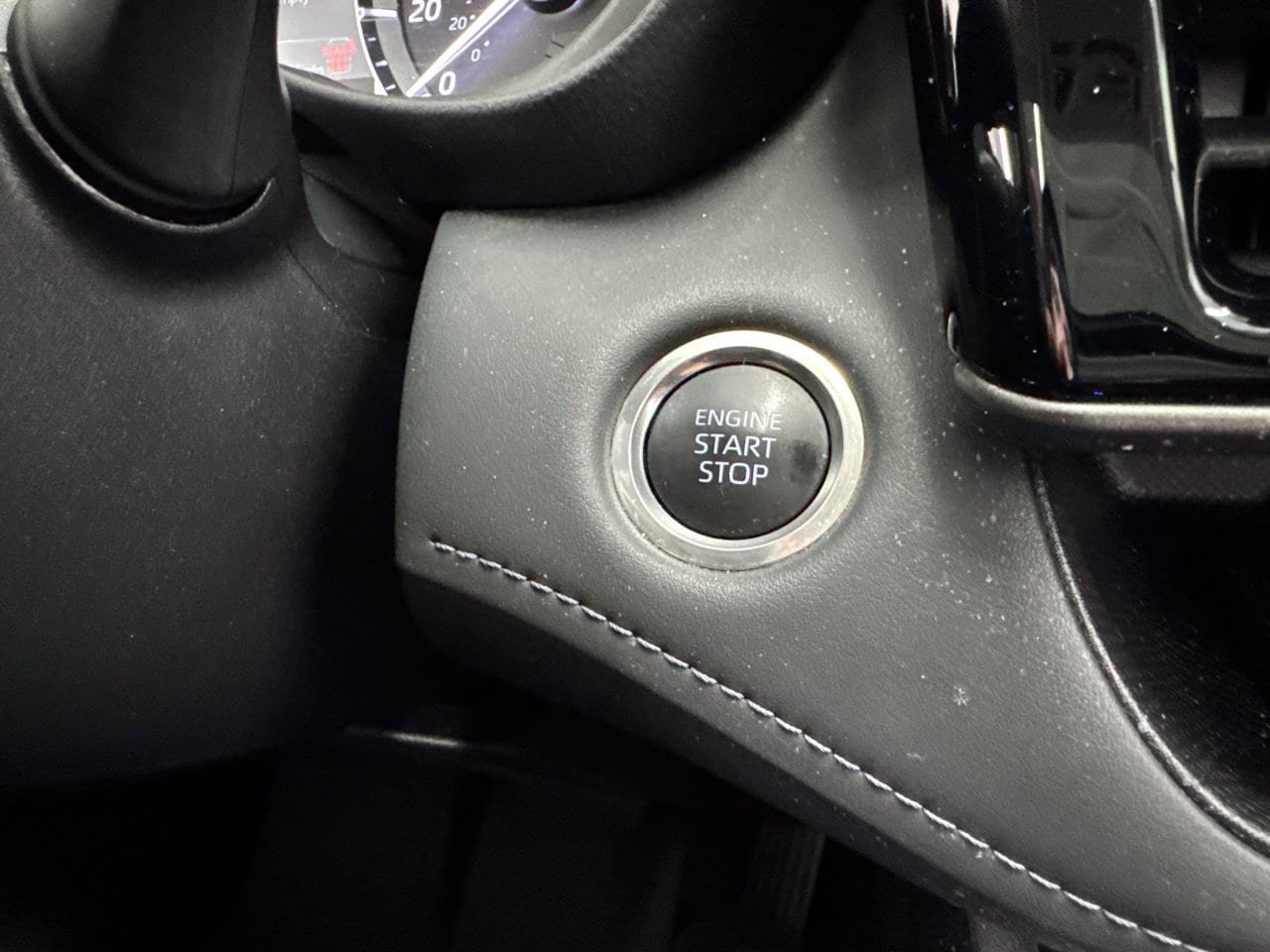 Used 2025 Toyota Highlander XLE AWD/4WD image 26