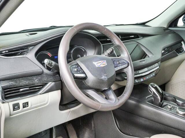 Used 2021 Cadillac XT4 Premium Luxury FWD image 4