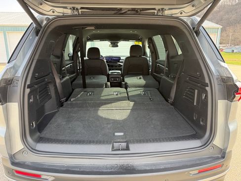 Used 2025 Buick Enclave Preferred AWD/4WD image 12