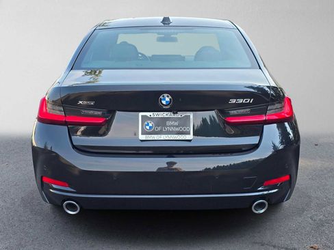 Used 2023 BMW 330i xDrive Sedan w/ Premium Package AWD/4WD image 4