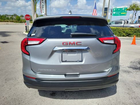 Used 2024 GMC Terrain SLE FWD image 6