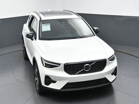 Used 2026 Volvo XC40 B5 Plus AWD/4WD image 42