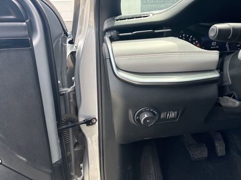 Used 2025 Jeep Compass Limited image 18