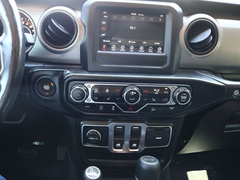 Used 2020 Jeep Wrangler Sport AWD/4WD image 21