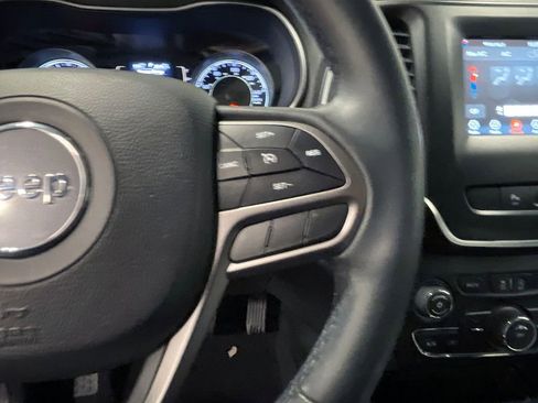 Used 2019 Jeep Cherokee Latitude Plus image 33