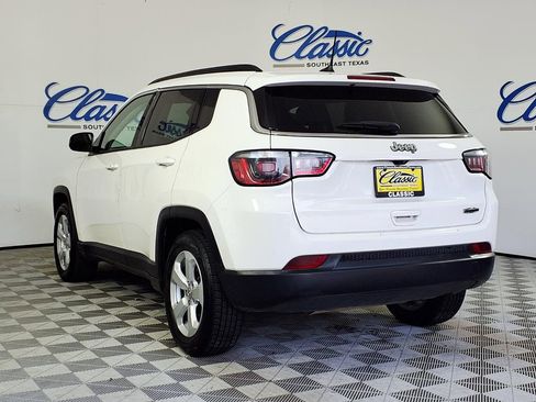 Used 2018 Jeep Compass Latitude w/ Popular Equipment Group FWD image 2
