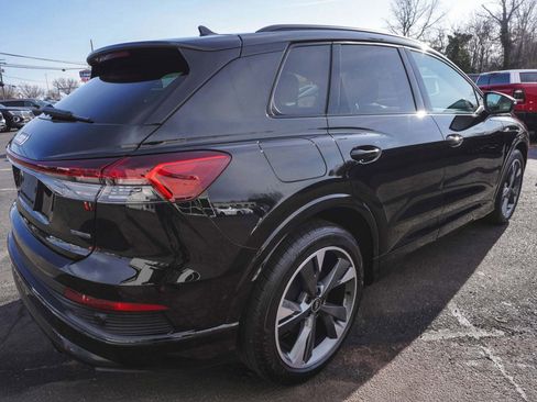 Used 2025 Audi Q4 e-tron Premium Plus image 5