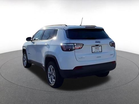 Used 2025 Jeep Compass Latitude image 11