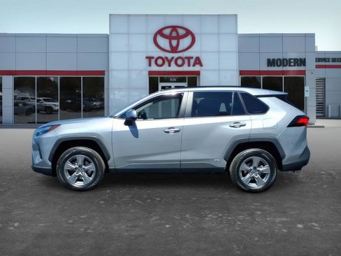 Certified 2022 Toyota RAV4 XLE w/ Convenience Package AWD/4WD image 3