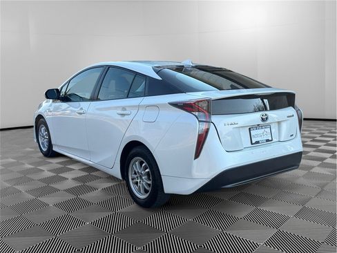 Used 2017 Toyota Prius Two FWD image 3