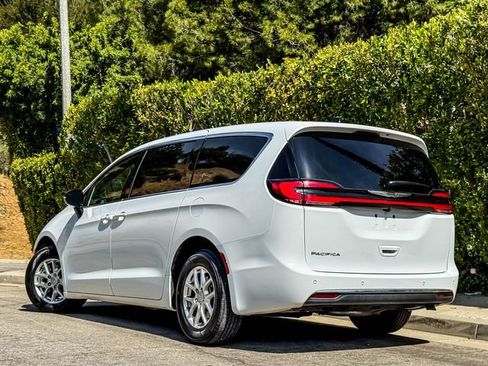 Used 2026 Chrysler Pacifica Select FWD image 19