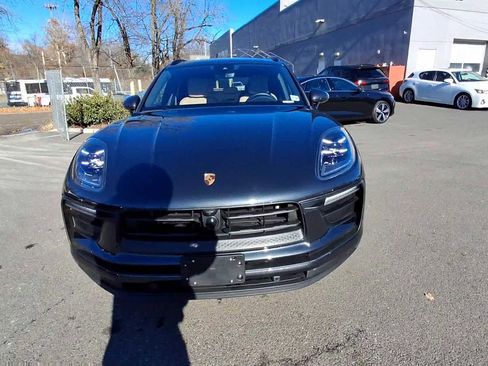 Used 2024 Porsche Macan image 3