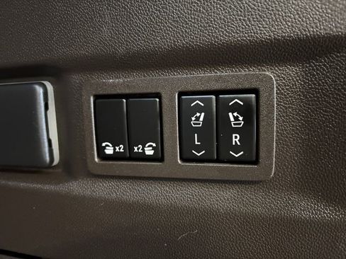 Used 2023 Chevrolet Tahoe Z71 w/ Luxury Package image 27