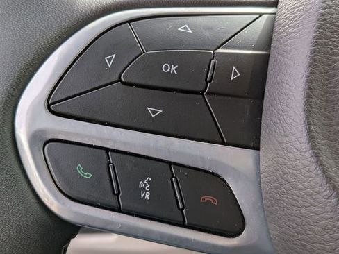 Certified 2024 Chrysler Pacifica Touring-L image 18