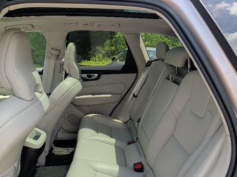 Used 2023 Volvo XC60 B5 Plus w/ Climate Package AWD/4WD image 29