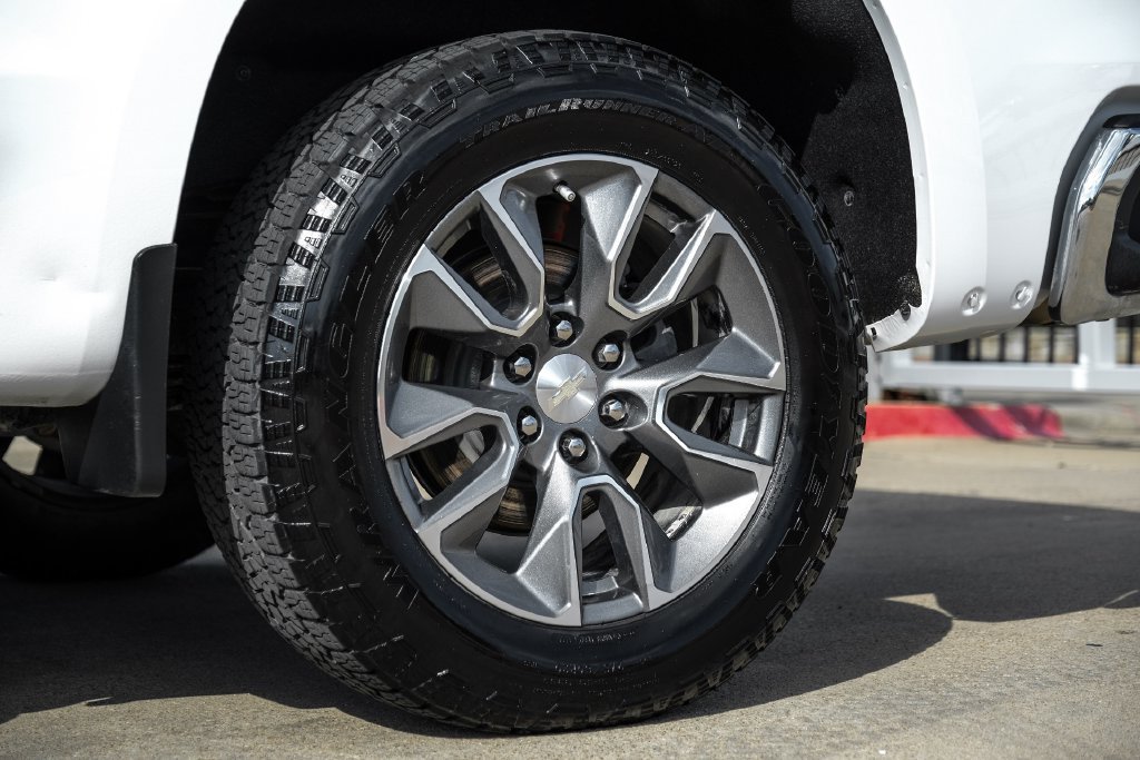 Used 2021 Chevrolet Silverado 1500 LT AWD/4WD image 58