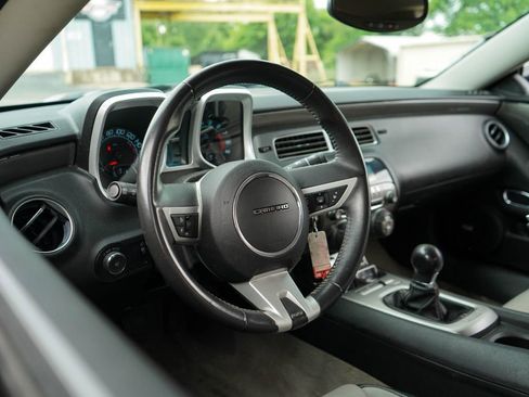 Used 2010 Chevrolet Camaro SS RWD image 6