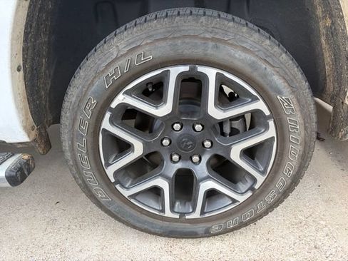 Used 2025 RAM 1500 Laramie AWD/4WD image 4