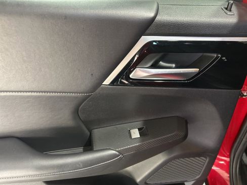 Used 2024 Mitsubishi Outlander SE image 22