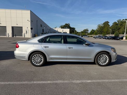 Used 2016 Volkswagen Passat 1.8T SE FWD image 5