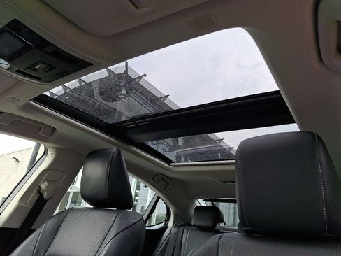 Used 2019 Lexus ES 350 Ultra Luxury w/ Accessory Package 2 FWD image 12