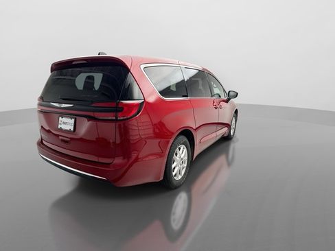 Used 2025 Chrysler Pacifica Select FWD image 5