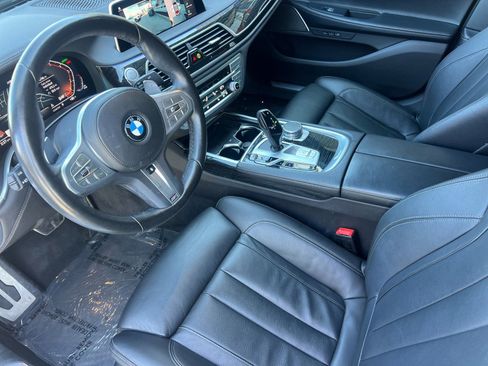 Used 2022 BMW 740i w/ M Sport Package image 10