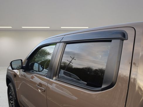 Used 2023 Nissan Frontier PRO-4X w/ Pro Convenience Package AWD/4WD image 9