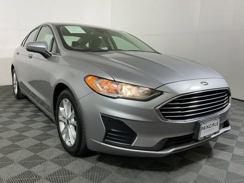 Used 2020 Ford Fusion SE FWD image 4