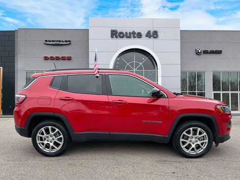 Used 2023 Jeep Compass Latitude w/ Sun and Sound Group AWD/4WD image 6