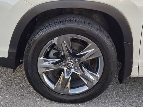 Used 2019 Toyota Highlander Limited AWD/4WD image 13